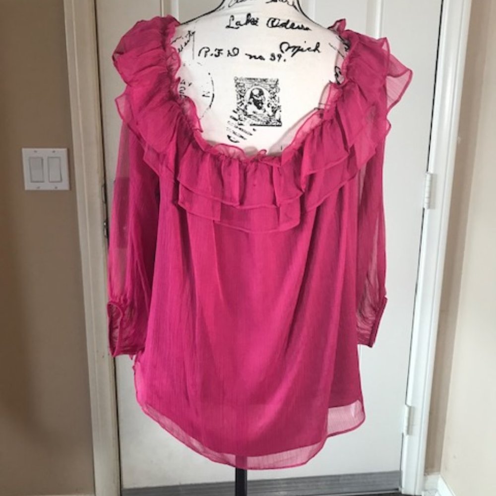 NWT Vince Camuto Ruffle Neckline Blouse - Picture 4 of 4
